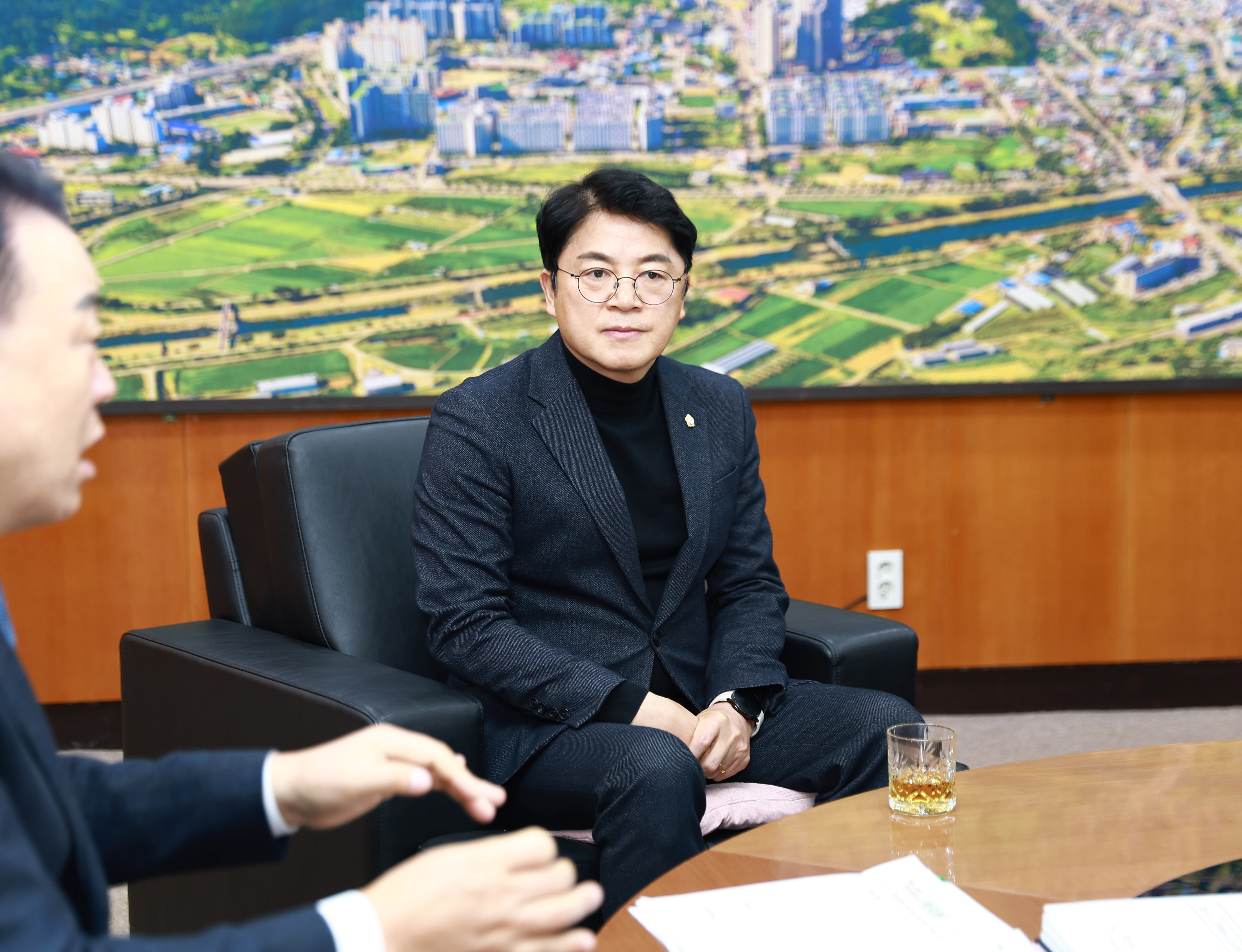 기탁식-군의회 아나바다 장터 행사 수익금 기탁 사진4